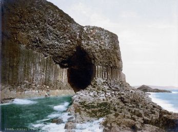 1280px-Scotland-Staffa-Fingals-Cave-1900